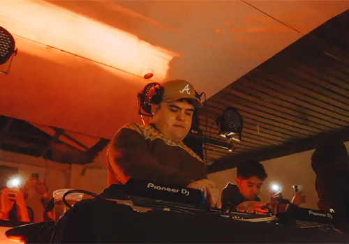 Entre el barrio y la vida "god&iacute;n"