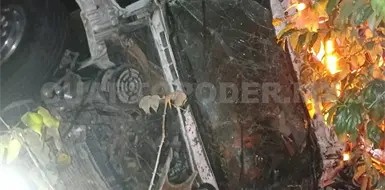 Se accidenta cami&oacute;n; llevaba cervezas y licor