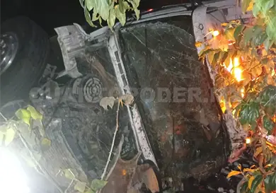 Se accidenta cami&oacute;n; llevaba cervezas y licor