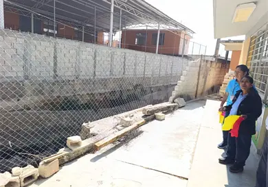 Piden construir muro en escuela