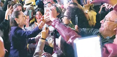 Viva la paz siempre: Claudia al llegar a Espa&ntilde;a