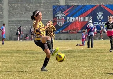 Renata pide apoyo para participar en torneos