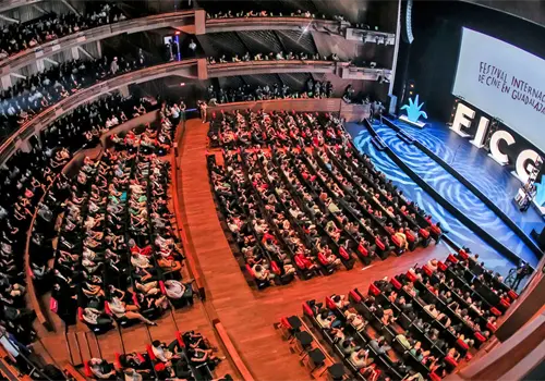 Sortean recortes con ingenio