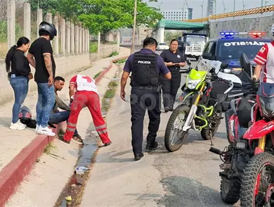 Atropella autob&uacute;s a joven motociclista