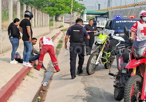 Atropella autob&uacute;s a joven motociclista