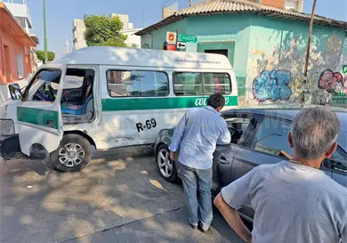 Transporte p&uacute;blico colisiona en un cruce de UnoXUno