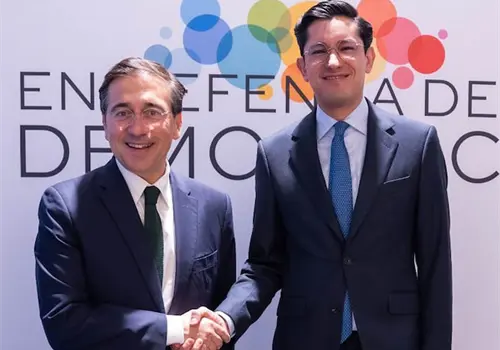 Busca Velasco fijar en UE fecha de firma de pacto renovado