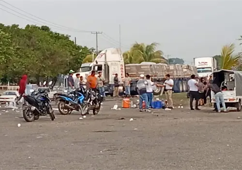 Autoridades liberan carretera costera tras protestas