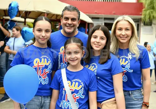 Tapachula camina con empat&iacute;a por el autismo