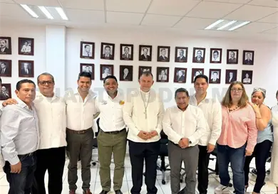 Sostienen di&aacute;logo con arzobispo