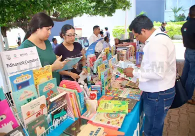 Inaugura Voluntariado 2.&ordf; Feria del Libro