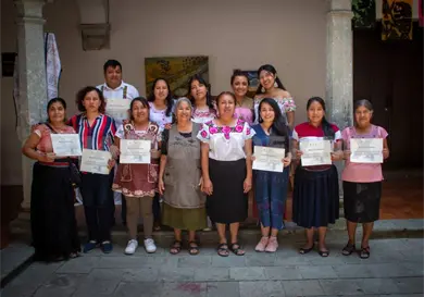 Participan en encuentro regional de artesanos