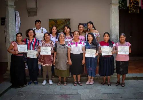 Participan en encuentro regional de artesanos