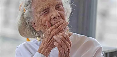 Poniatowska homenajea a amigos