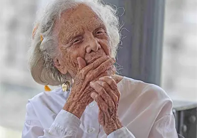 Poniatowska homenajea a amigos