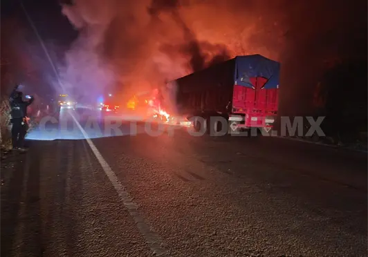 Fuego calcina veh&iacute;culo en libramiento Poniente