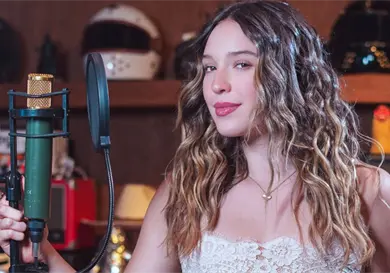 M&iacute;a Rub&iacute;n fluye entre la marea