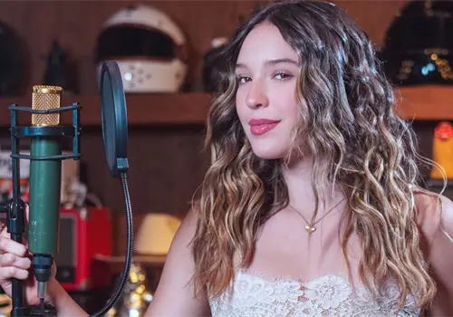 M&iacute;a Rub&iacute;n fluye entre la marea