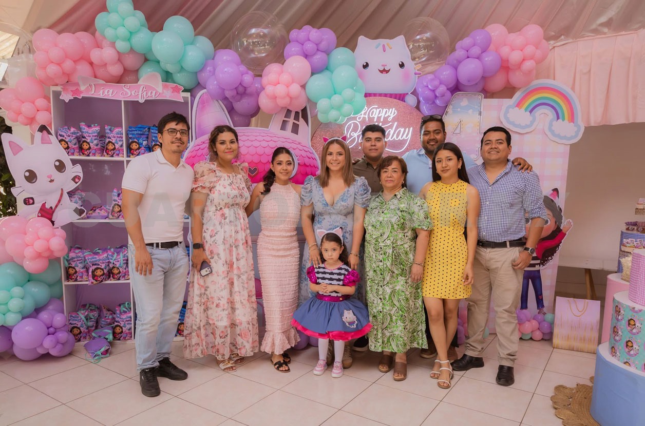 Lía Sofía y su casa de muñecas