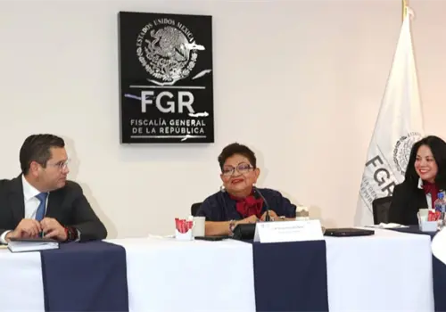 Godoy se re&uacute;ne con integrantes de la FGR