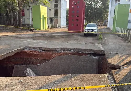 Colapsa puente en el  municipio de Huehuet&aacute;n