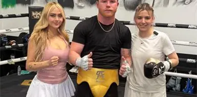 La Rivers presume foto con "Canelo"