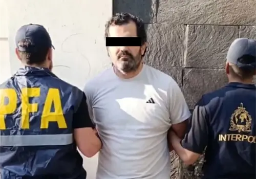 Marina se prenuncia tras captura de Fernando Far&iacute;as