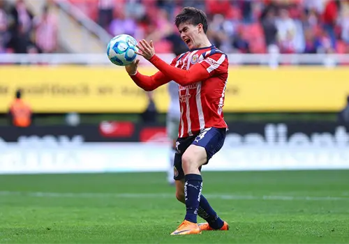 Chivas quiere ser el n&uacute;mero uno; recibe a Xolos