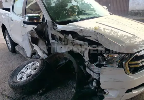 Dormita al volante y acaba estrell&aacute;ndose