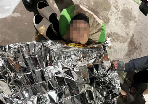 Intenta suicidarse cort&aacute;ndose las venas en su casa