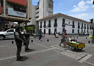 Suman 20 muertos por atentado explosivo