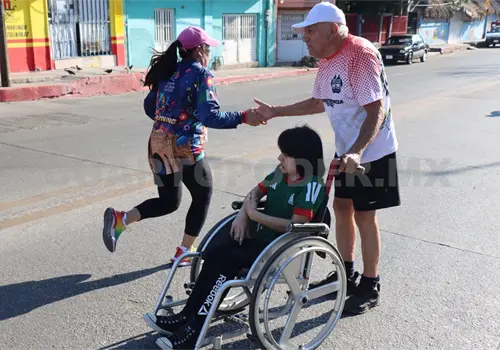 Atletas conquistan la Carrera Vamos Ancianos