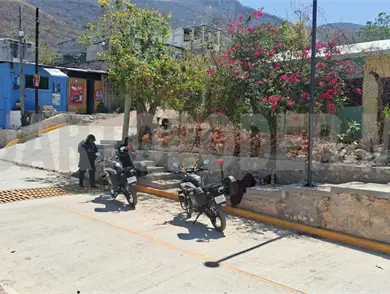 Localizan a hombre repleto de moscas