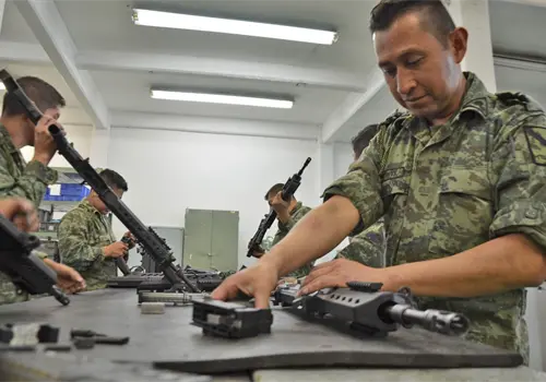 Gasto militar baja con Sheinbaum