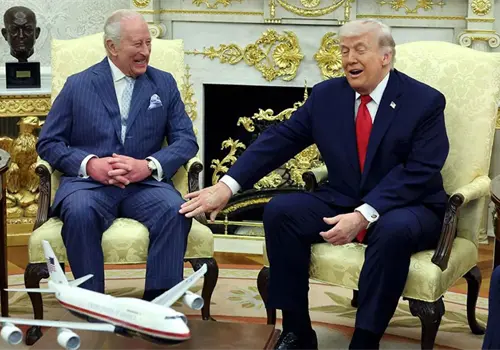 Recibe Trump a Carlos III