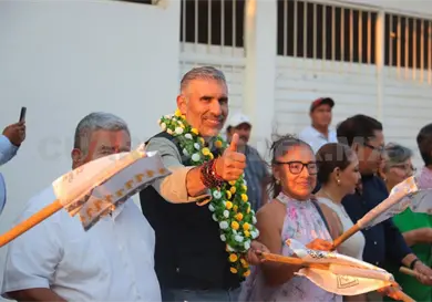 Dan banderazo de inicio a trabajos de una calle m&aacute;s
