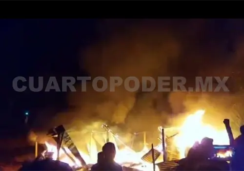 Casa acaba calcinada por un voraz incendio