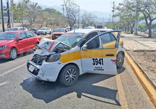 No guarda la distancia y se estampa por alcance