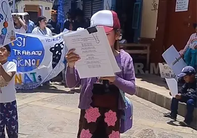 Ni&ntilde;os y adolescentes trabajadores marchan