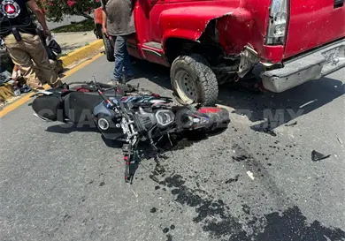 Motorista resulta con una probable fractura