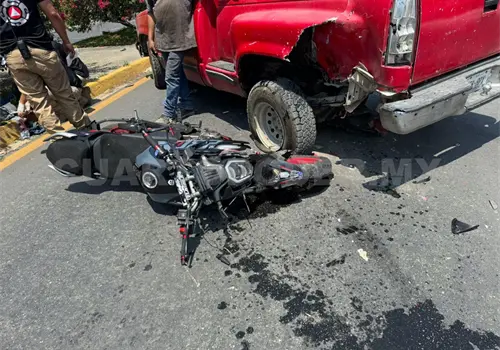 Motorista resulta con una probable fractura