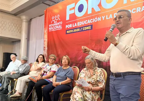 Realizan foro sobre democratizaci&oacute;n