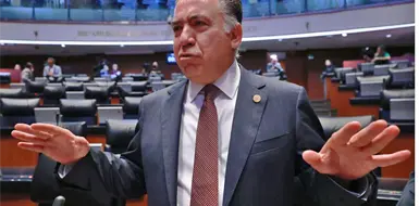 Enrique Inzunza rechaza pedir licencia
