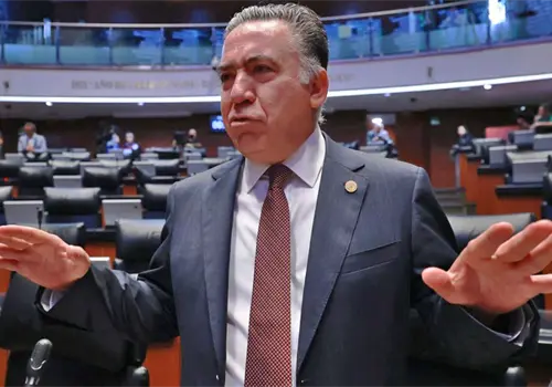 Enrique Inzunza rechaza pedir licencia
