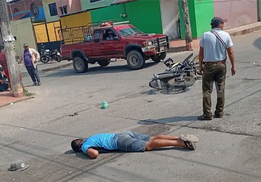 Muere joven tras violento choque de motocicletas