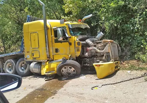 Tr&aacute;iler se sale de la v&iacute;a en el tramo a San Crist&oacute;bal