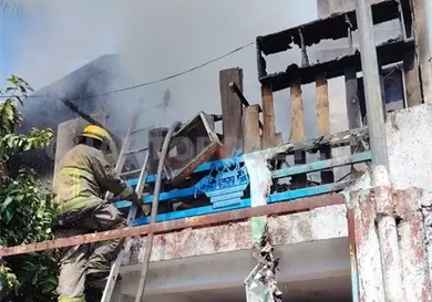 Incendio consume la planta alta de vivienda