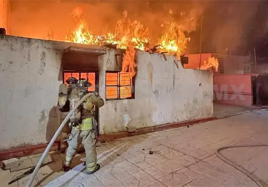 Siniestro acaba con casa durante la madrugada