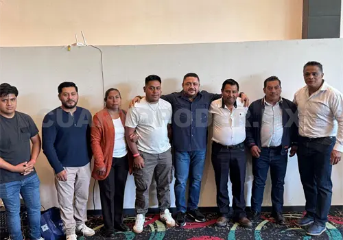 Transportistas se re&uacute;nen con subsecretario de movilidad
