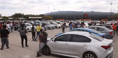 Choferes de plataformas siguen en espera